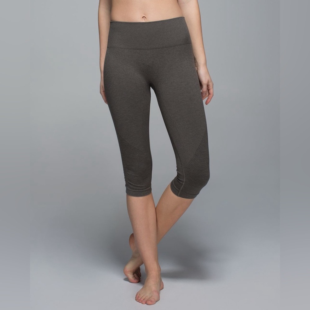 Lululemon In The Flow Crop II
Heathered Wren size 8